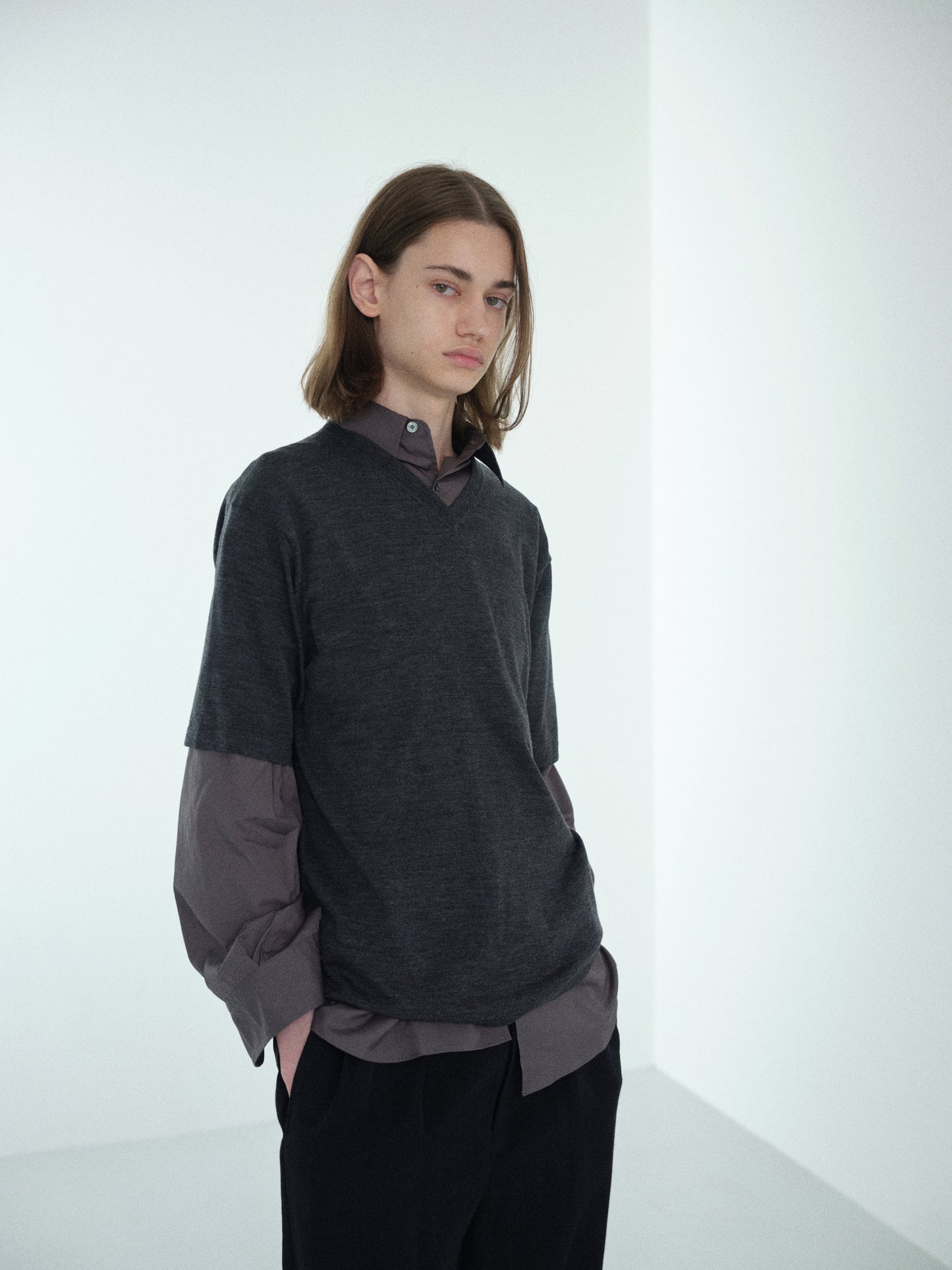 Biella Yarn V-Neck T-Shirt (Charcoal)
