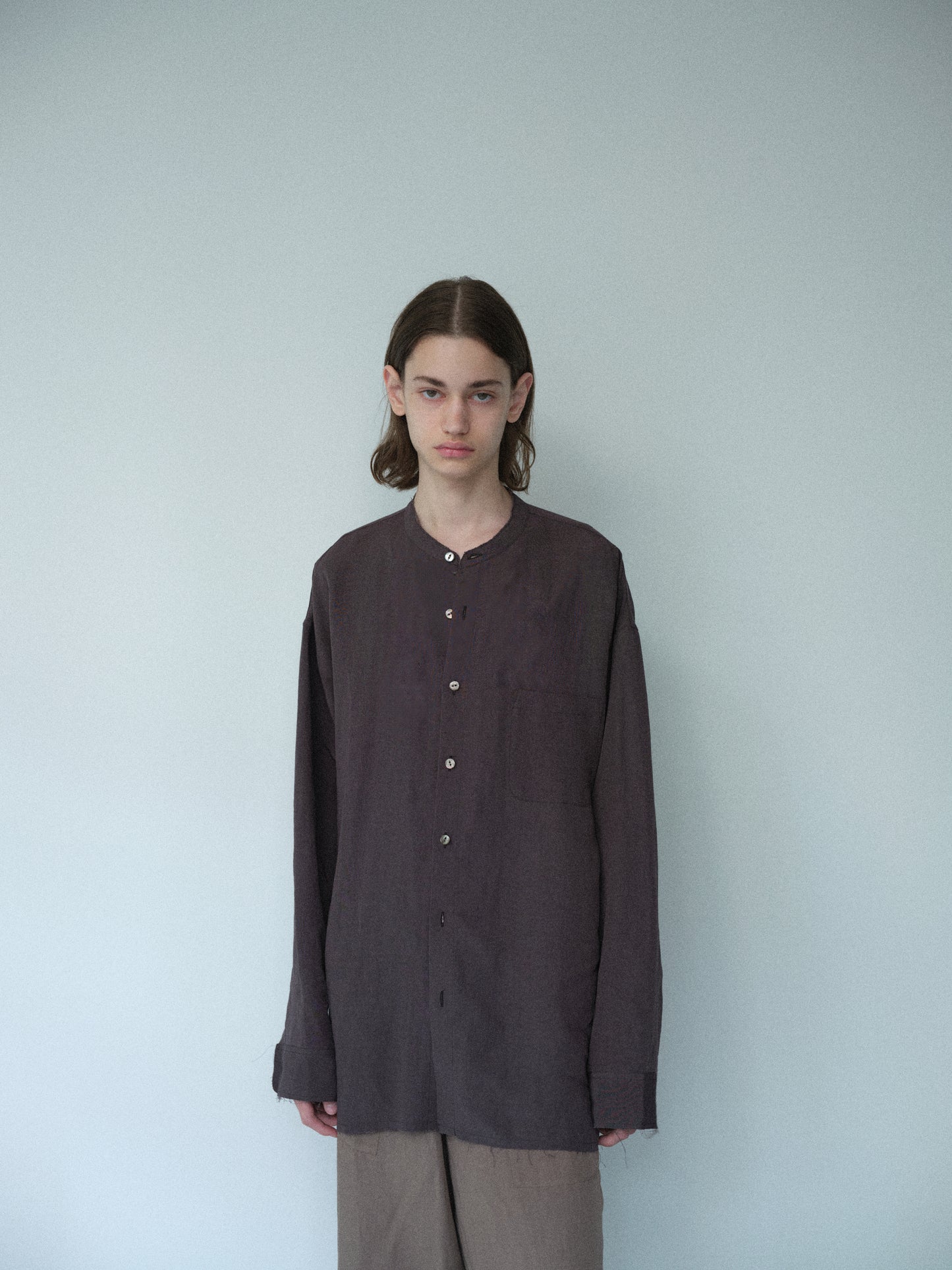 Linen rayon cut off band collar shirt (Charcoal)