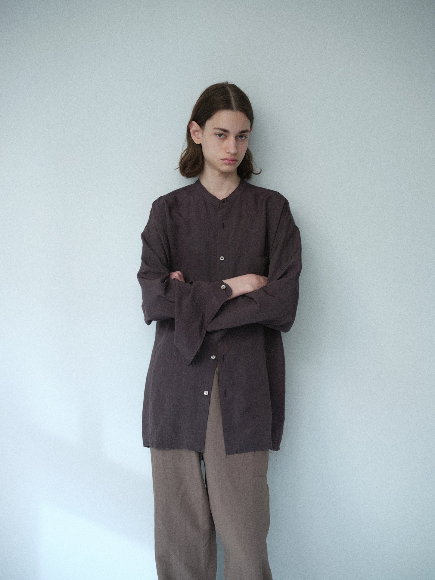 Linen rayon cut off band collar shirt (Charcoal)