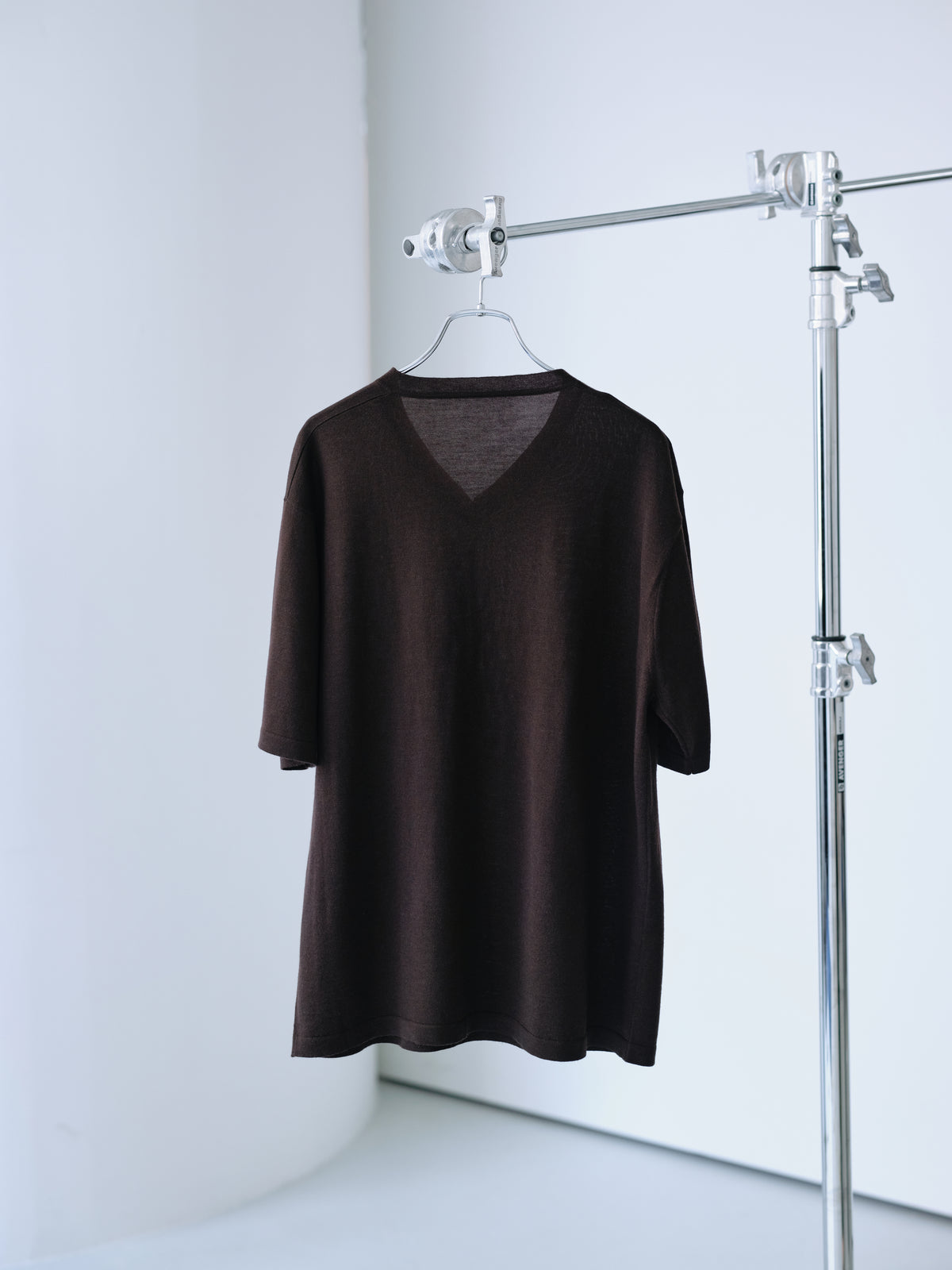 Biella Yarn V-Neck T-Shirt (Brown)