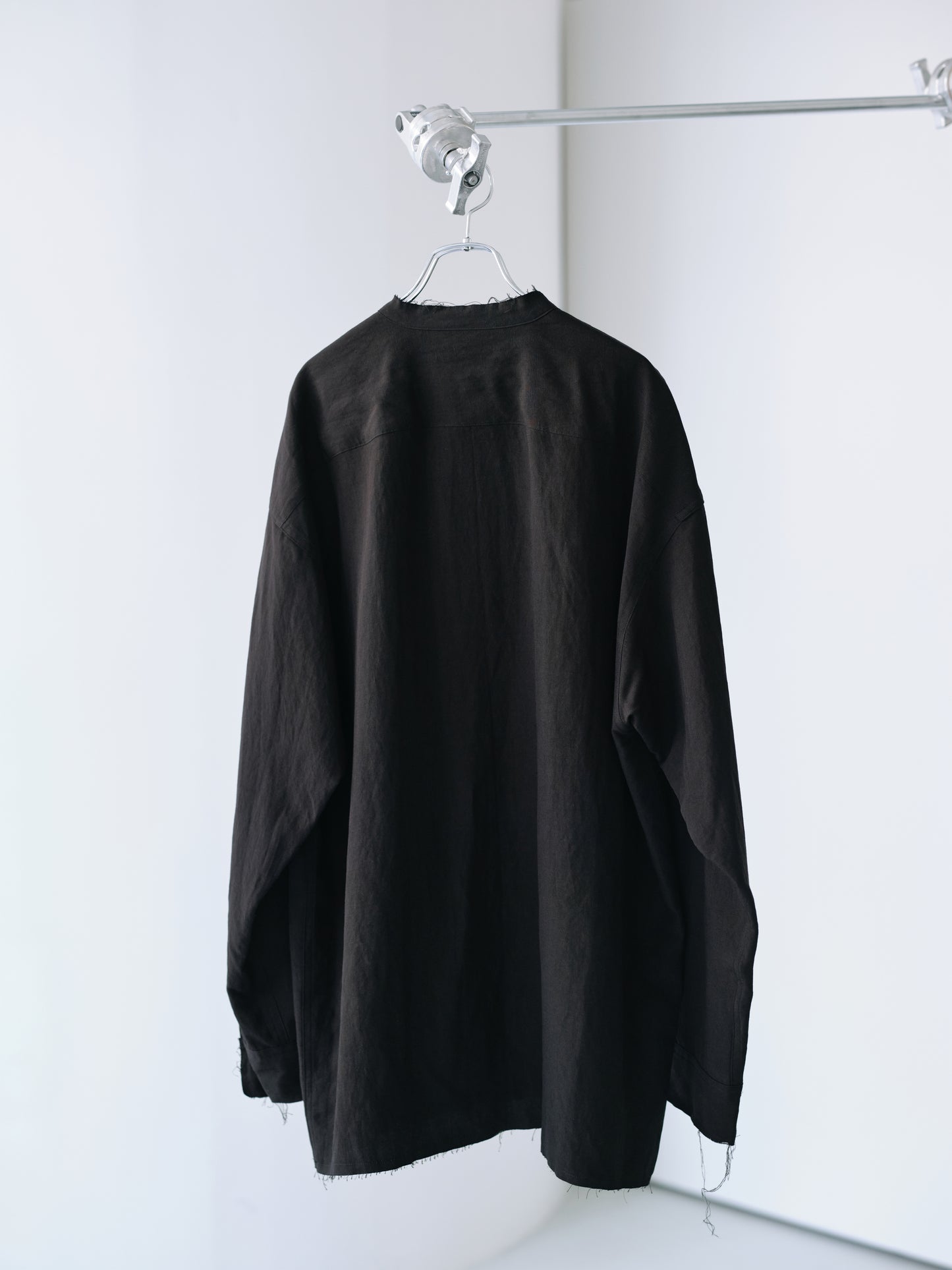 Linen rayon cut off band collar shirt (Black)