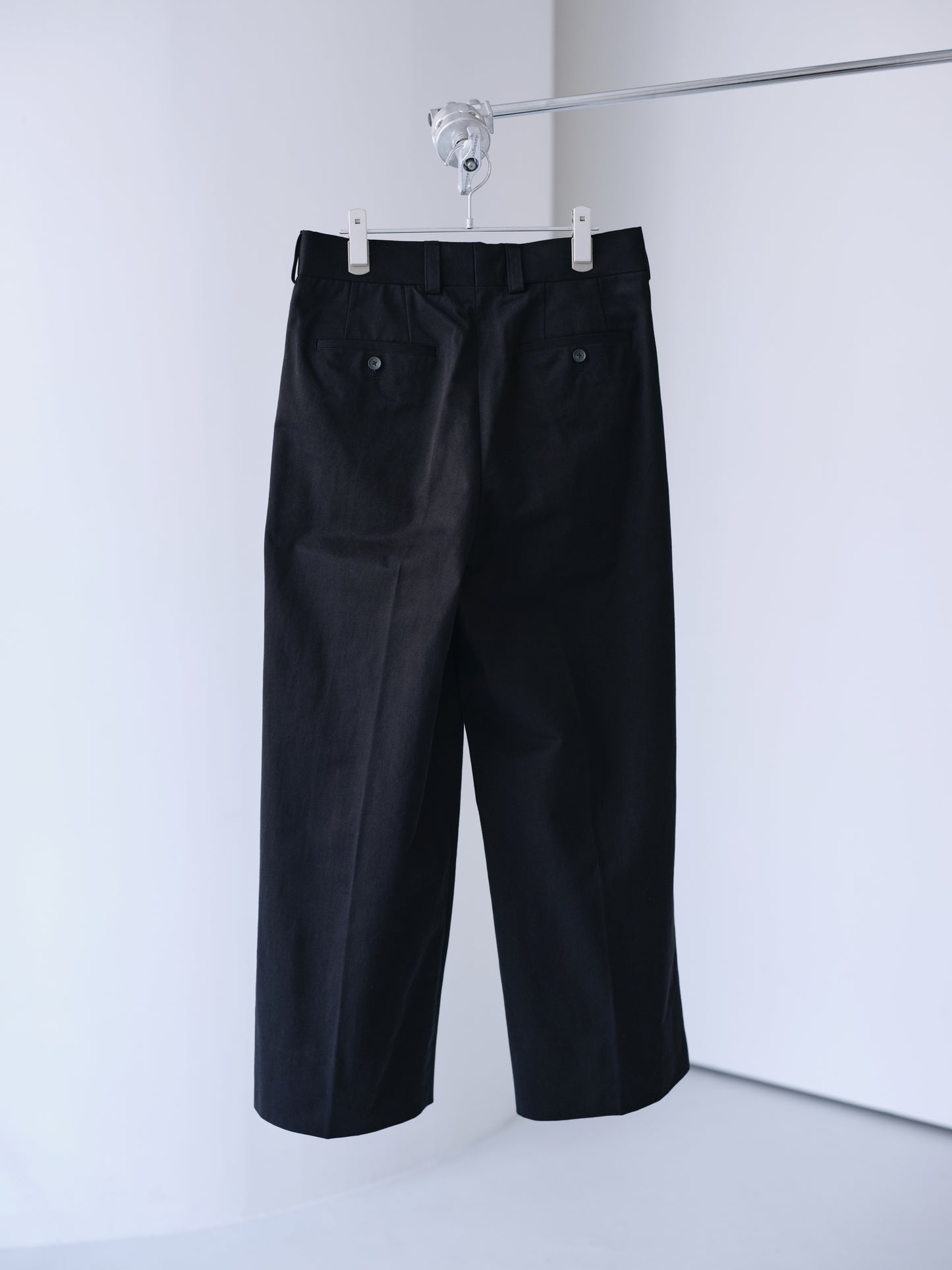 Cotton Cordura twill wide tapered trousers (Black)